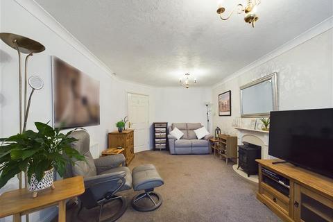 1 bedroom flat for sale, Easterfield Court, Driffield, YO25 5PP