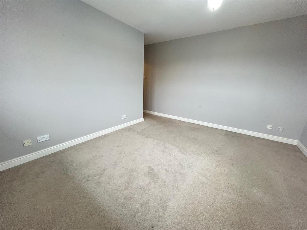Bed 2.jpg
