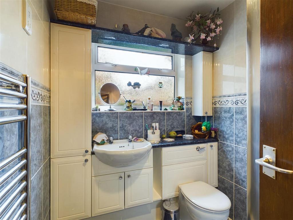 Shower room 2