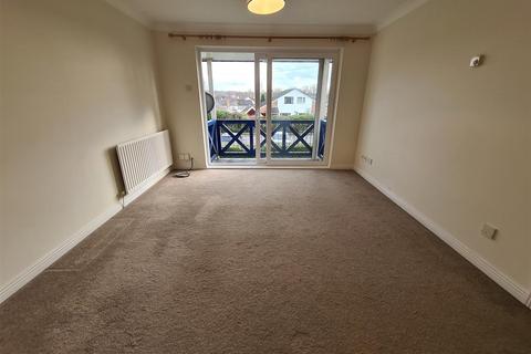 1 bedroom flat to rent, Poplars Court - Near Ash Station