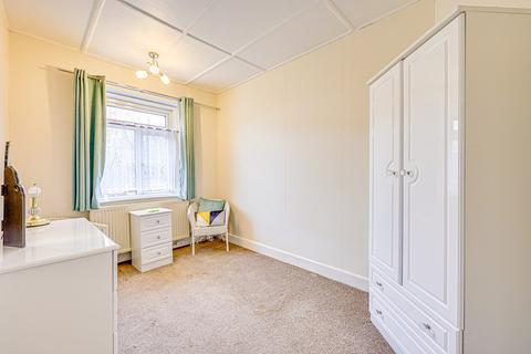 2 bedroom chalet for sale, Queens Road, Benfleet, SS7