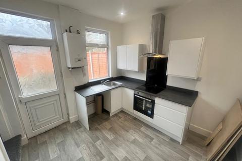 3 bedroom terraced house to rent, Hoyland Street, Wombwell