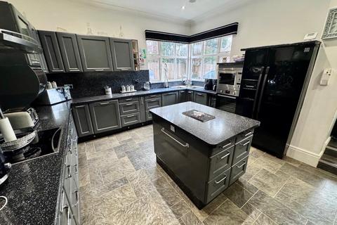 7 bedroom house for sale, Abbey Road, Darlington