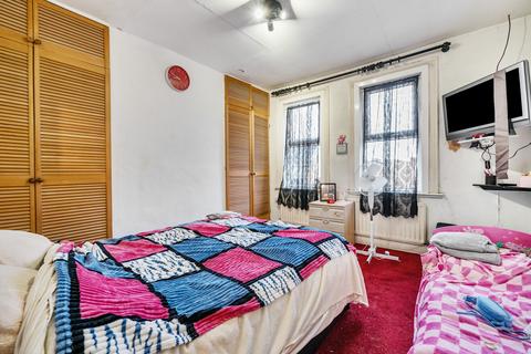 3 bedroom terraced house for sale, Bensham Grove, Thornton Heath, CR7