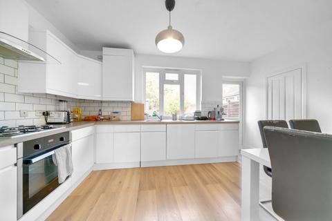 2 bedroom terraced house to rent, Mead Road, Richmond TW10