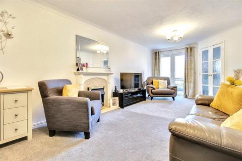 2 bedroom flat for sale, Mill Road, Worthing