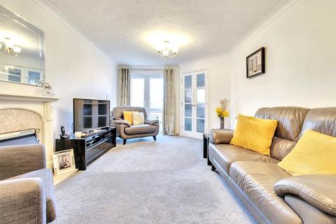 2 bedroom flat for sale, Mill Road, Worthing