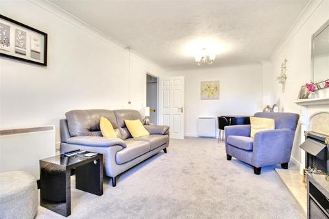 2 bedroom flat for sale, Mill Road, Worthing