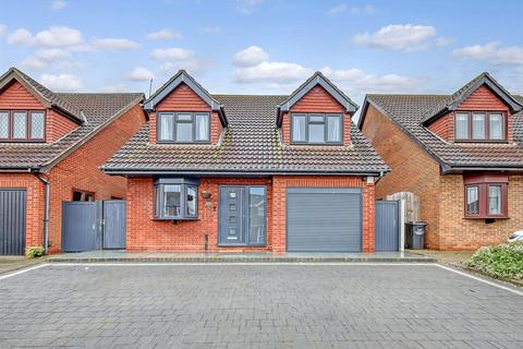 4 bedroom detached house for sale, Jacks Close, Wickford