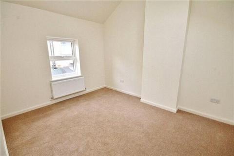 2 bedroom flat to rent, Perry Court, 30 High Street