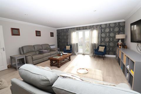 Flat 3, Oakfields, 4 Verney Road, Winslow, Buckingham, MK18 3BL