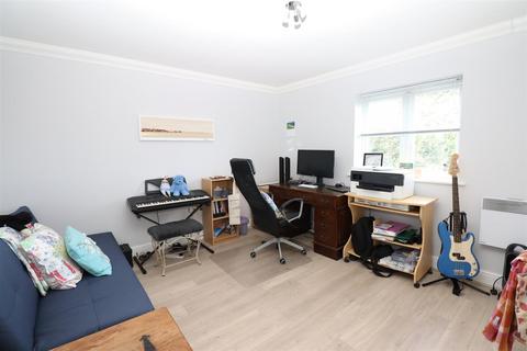 Flat 3, Oakfields, 4 Verney Road, Winslow, Buckingham, MK18 3BL