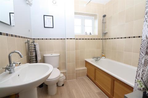 Flat 3, Oakfields, 4 Verney Road, Winslow, Buckingham, MK18 3BL