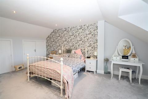 Flat 3, Oakfields, 4 Verney Road, Winslow, Buckingham, MK18 3BL