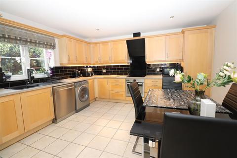 Flat 3, Oakfields, 4 Verney Road, Winslow, Buckingham, MK18 3BL