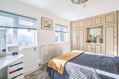 2 Aitken Road, Barnet, EN5 3AD