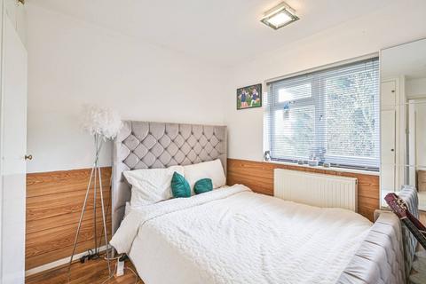 2 Aitken Road, Barnet, EN5 3AD