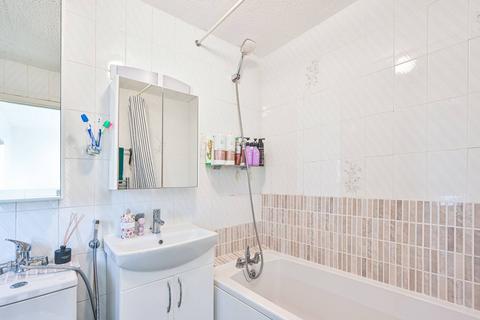 2 Aitken Road, Barnet, EN5 3AD