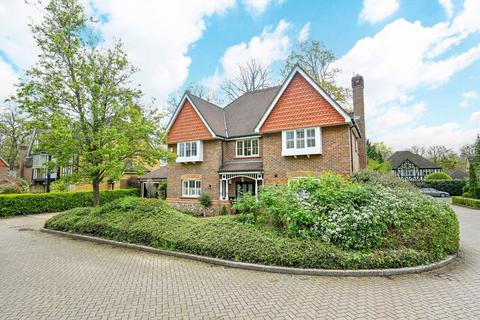 5 bedroom detached house for sale, Redwing Gardens, West Byfleet, KT14