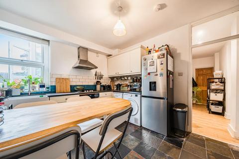 2 bedroom flat for sale, Wallbutton Road, Brockley