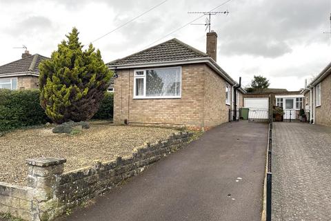 3 bedroom bungalow to rent, Delabere Road Bishops Cleeve