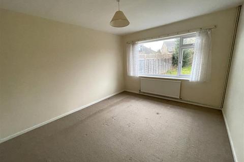 3 bedroom bungalow to rent, Delabere Road Bishops Cleeve