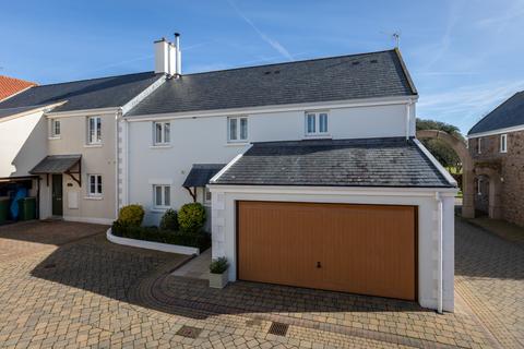 4 bedroom semi-detached house to rent, 15  Le Clos du Pressoir, St. Saviour, Jersey