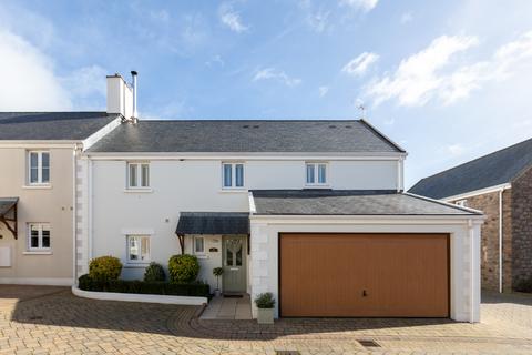 4 bedroom semi-detached house to rent, 15  Le Clos du Pressoir, St. Saviour, Jersey