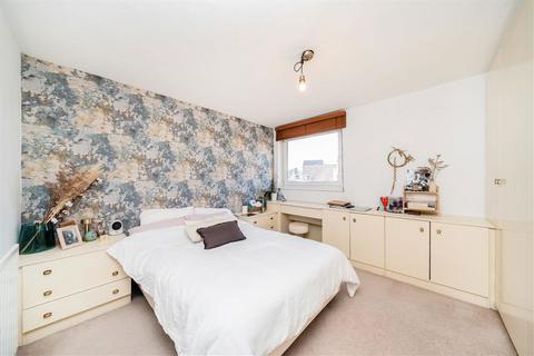 3 bedroom flat for sale, Lambeth Walk, London SE11