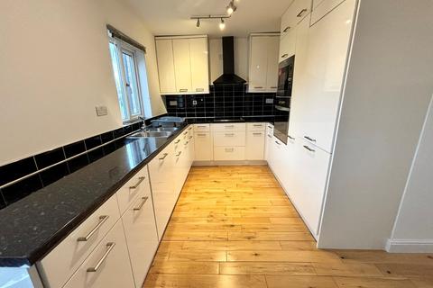 4 bedroom house to rent, Church Lane, Leeds, LS15