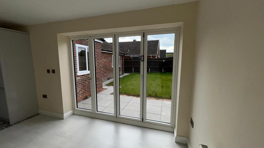 Bifold doors to garden.jpeg