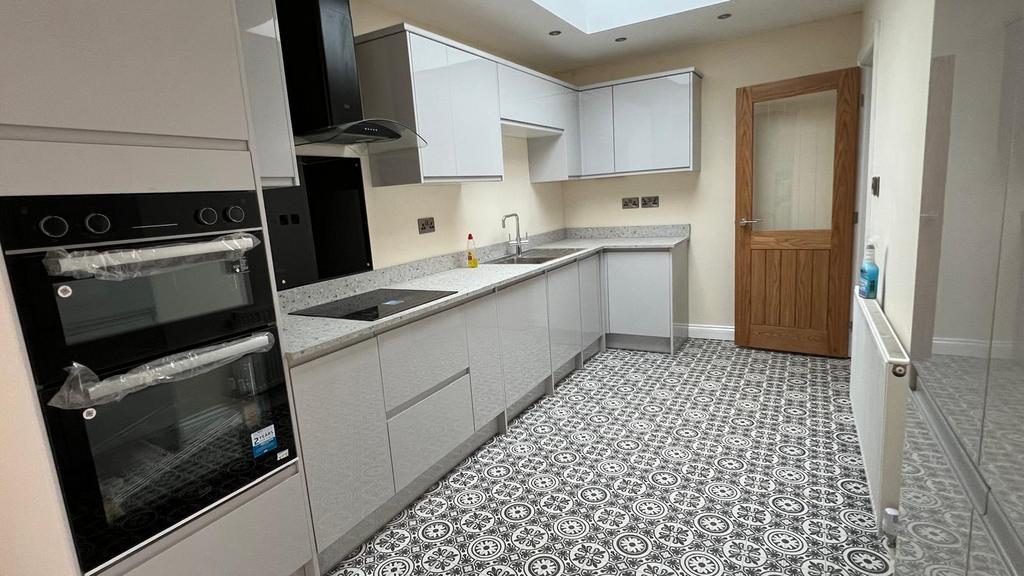 Kitchen 1.jpeg