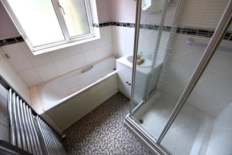 2 bedroom flat to rent, 7 Grovewood
