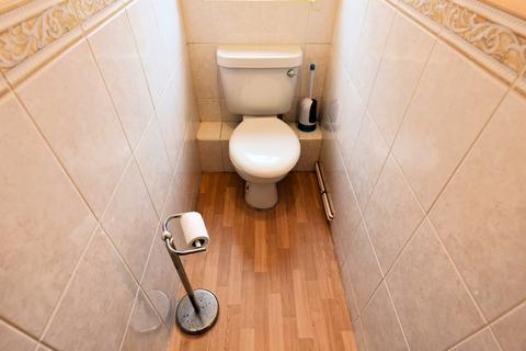 2 bedroom flat to rent, 7 Grovewood