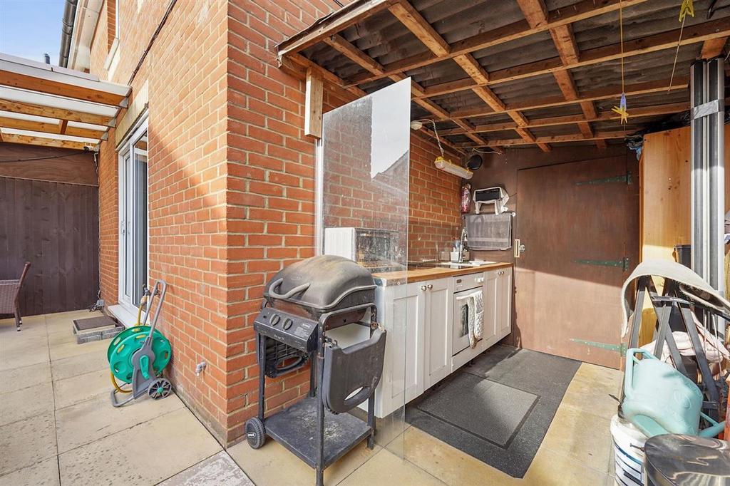Outdoor kitchen