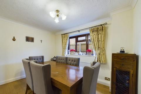 4 bedroom detached house for sale, Hempstead Road, Watford, Hertfordshire