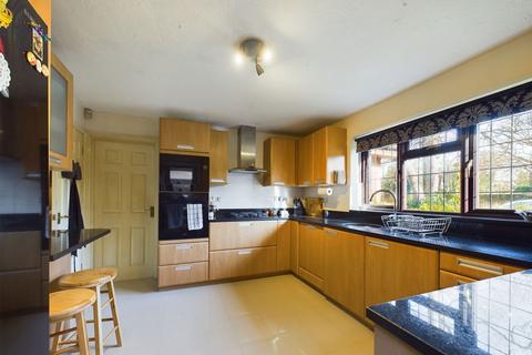 4 bedroom detached house for sale, Hempstead Road, Watford, Hertfordshire