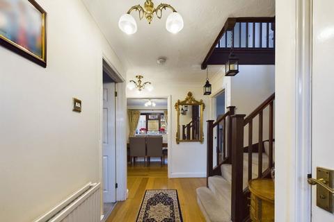 4 bedroom detached house for sale, Hempstead Road, Watford, Hertfordshire