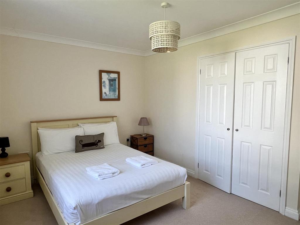 Double Bedroom:
