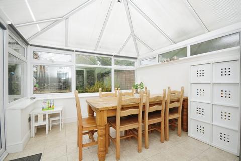 3 Willow Close, Bromley, BR2 8EG