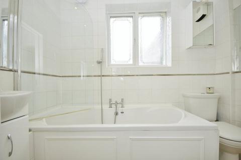 3 Willow Close, Bromley, BR2 8EG