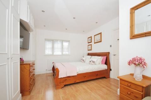 3 Willow Close, Bromley, BR2 8EG
