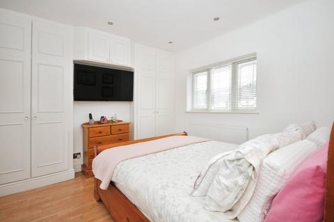 3 Willow Close, Bromley, BR2 8EG