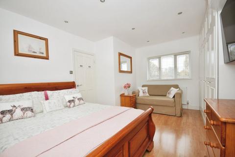 3 Willow Close, Bromley, BR2 8EG