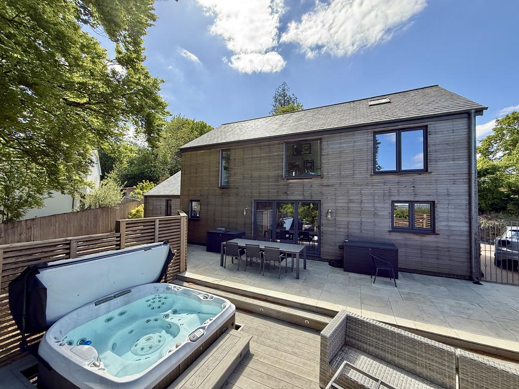 Rear Entertaining Area