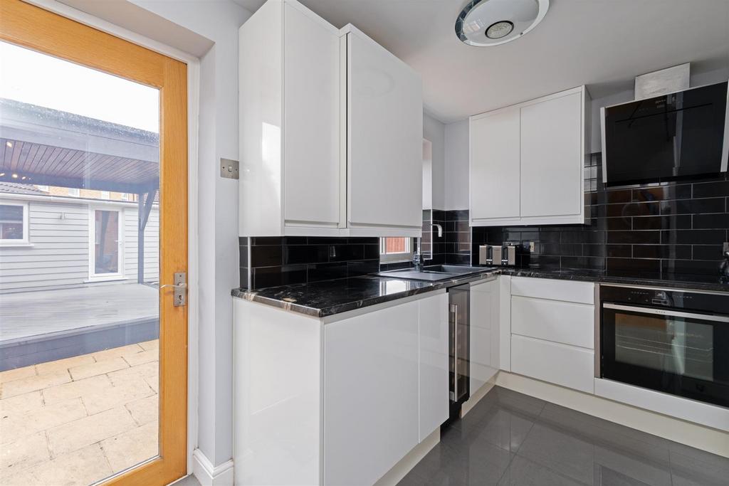 Doulton Close-5.jpg