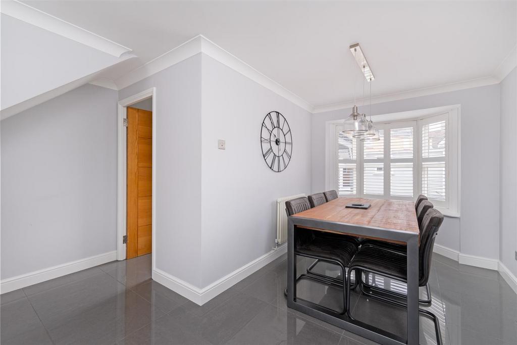 Doulton Close-4.jpg