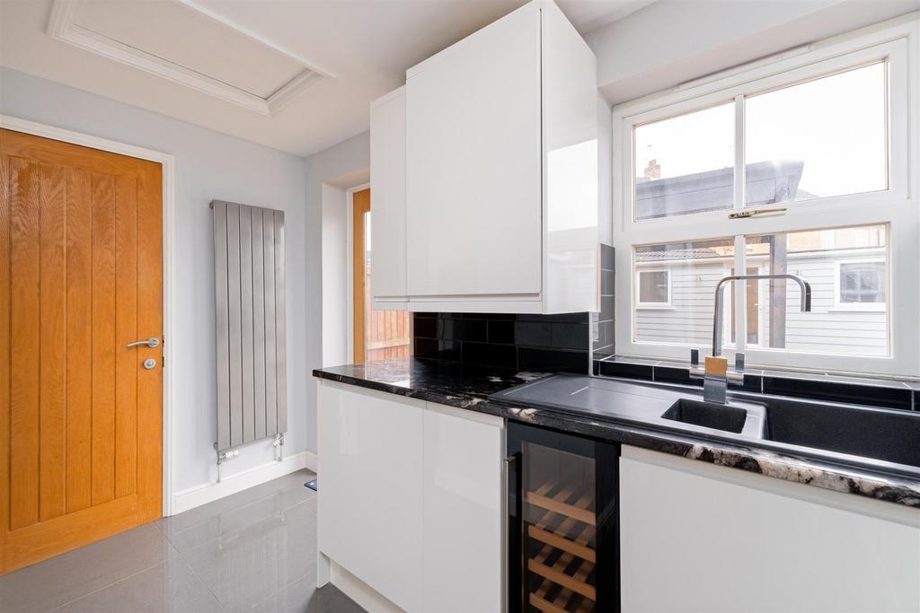 Doulton Close-6.jpg