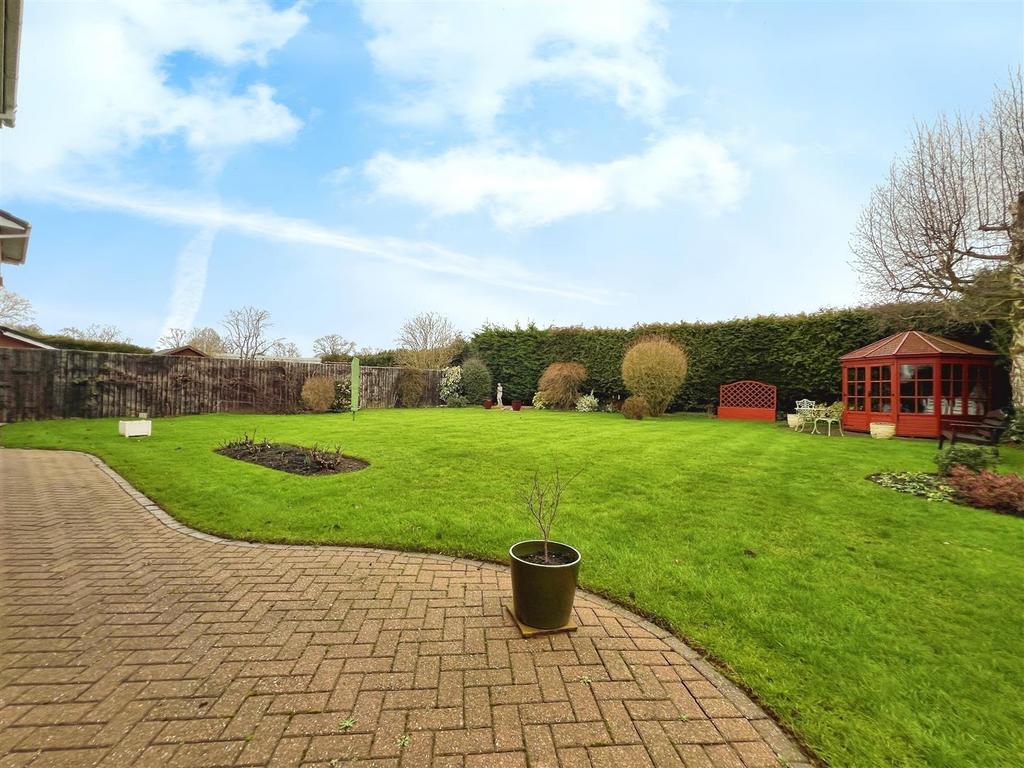 11d3be69-garden.jpg