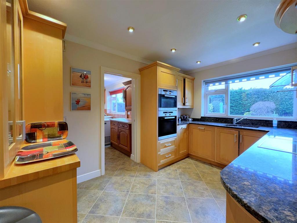 Kitchen 3.jpg